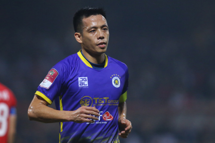 Văn Quyết nhận thẻ đỏ vì phản ứng trọng tài - 1