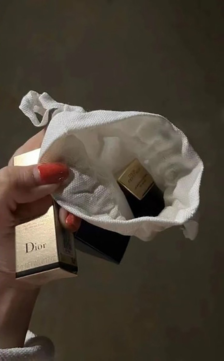 Nhặt hoa ở thùng rác sau ngày Valentine, cô gái nhận được điều bất ngờ - 4