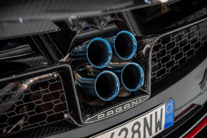 Cận cảnh siêu xe giới hạn Pagani Huayra Roadster BC giá 10,5 triệu USD - 14