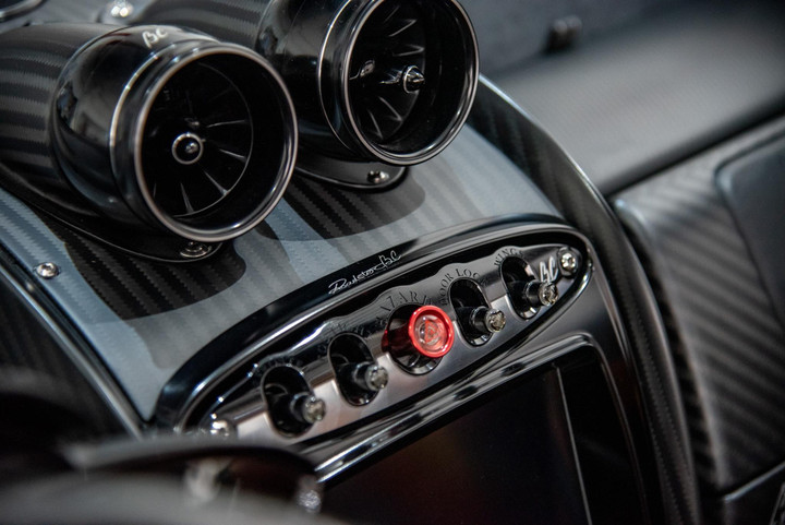 Cận cảnh siêu xe giới hạn Pagani Huayra Roadster BC giá 10,5 triệu USD - 21