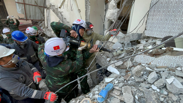 Đoàn cứu hộ QĐND Việt Nam ở Thổ Nhĩ Kỳ xác định được 12 vị trí có nạn nhân - 1