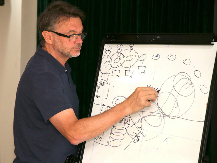 Kỷ luật thép của HLV Troussier tạo ra bước ngoặt cho bóng đá Nhật Bản - 3