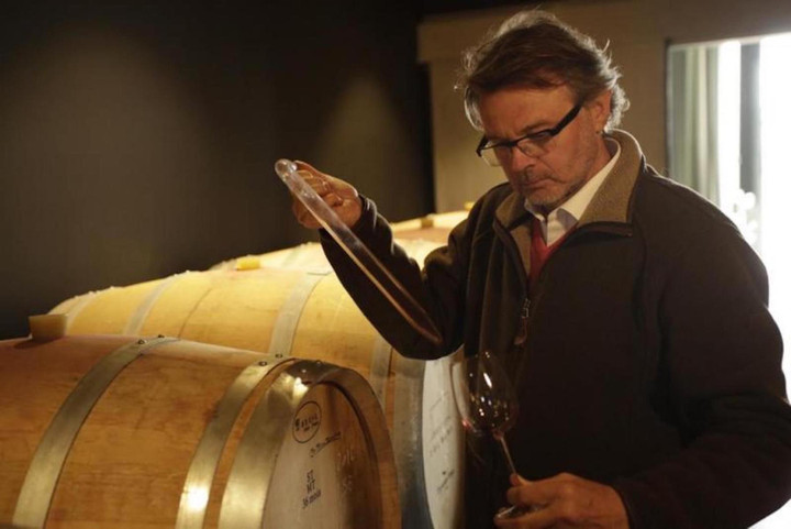 Chai rượu đặc biệt mang triết lý của HLV Troussier - 1