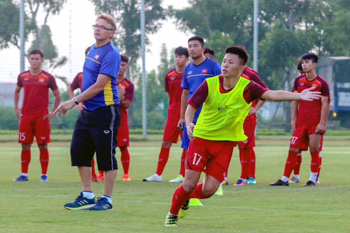 Lứa học trò cũ giúp HLV Troussier khắc phục khó khăn ở SEA Games 32 - 2