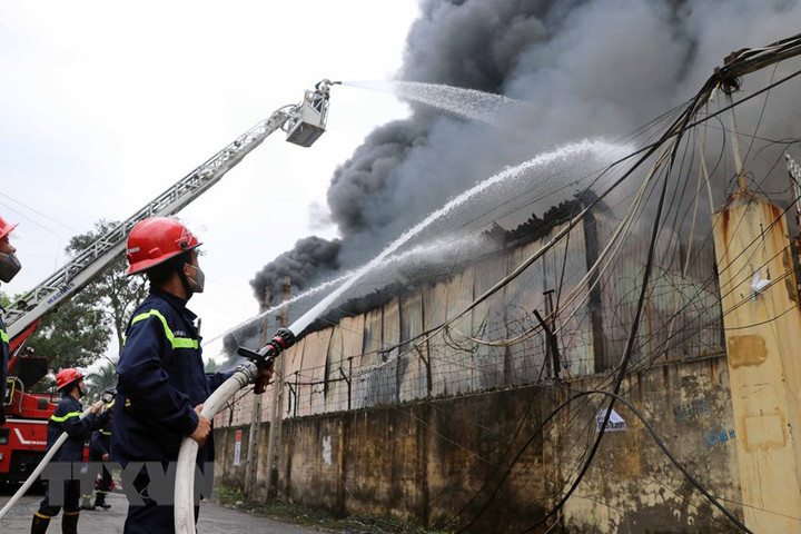 Cháy hàng nghìn mét vuông nhà xưởng tại Hải Phòng - 5