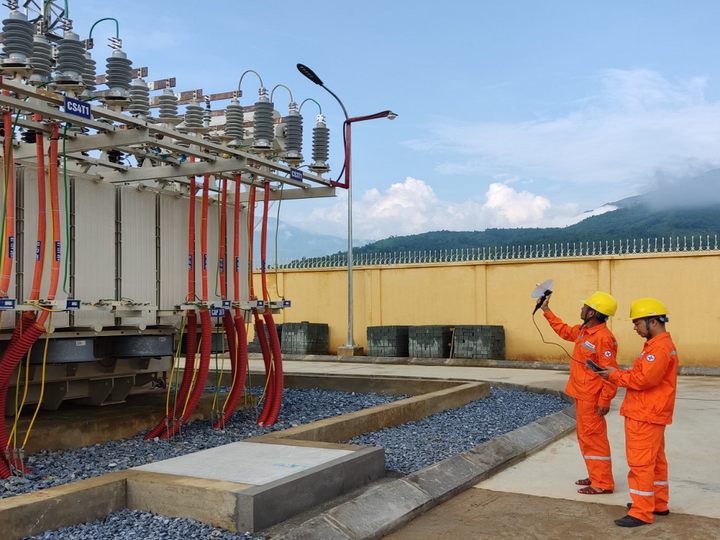 EVNNPC tăng cường xử lý khiếm khuyết đường dây, giảm thiểu sự cố mùa mưa 2023 - 2