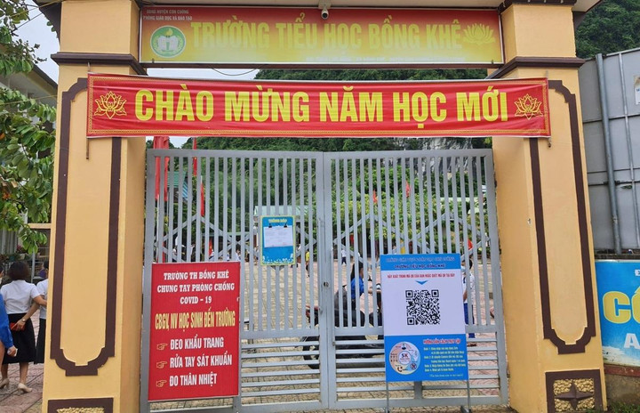 Thầy giáo chủ nhiệm bị tố 'đụng chạm' nhiều nữ sinh lớp 5: Công an vào cuộc - 1