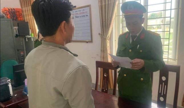 Tạm đình chỉ công tác thầy giáo bị tố 'đụng chạm' nữ sinh lớp 5 - 1