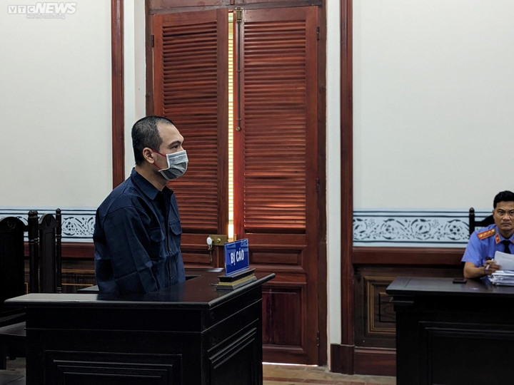 Xét xử điều tra viên giả chữ ký lãnh đạo: Nhiều cán bộ Công an TP.HCM vắng mặt - 1