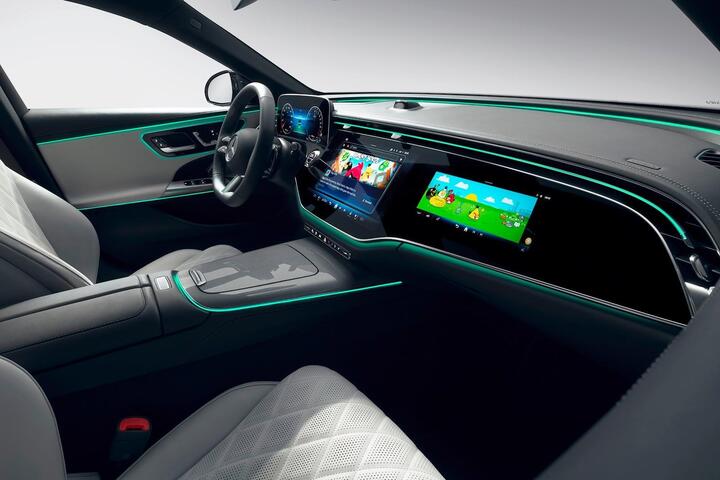 Mercedes-Benz E-Class 2024 sẽ có màn hình siêu rộng, tích hợp TikTok - 2