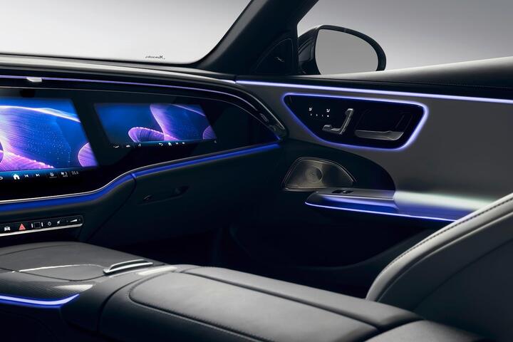 Mercedes-Benz E-Class 2024 sẽ có màn hình siêu rộng, tích hợp TikTok - 3