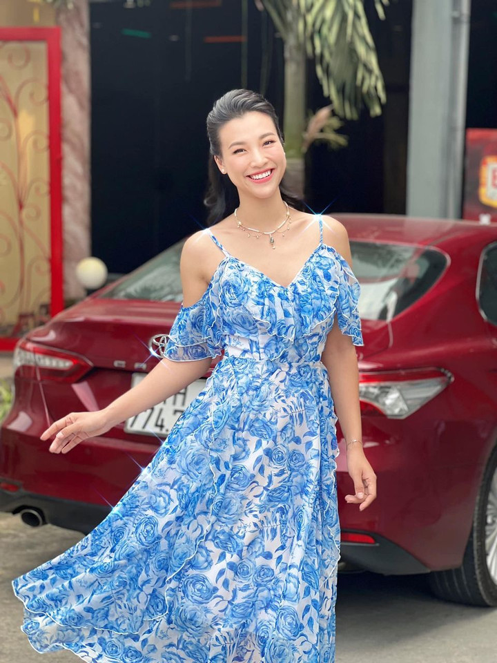 Sao Việt 24/2: Dương Cẩm Lynh tươi tắn sau ồn ào quỵt nợ, Tuấn Hưng nịnh vợ - 10