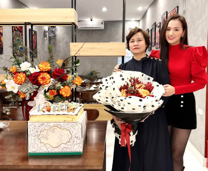 Sao Việt 24/2: Dương Cẩm Lynh tươi tắn sau ồn ào quỵt nợ, Tuấn Hưng nịnh vợ - 9