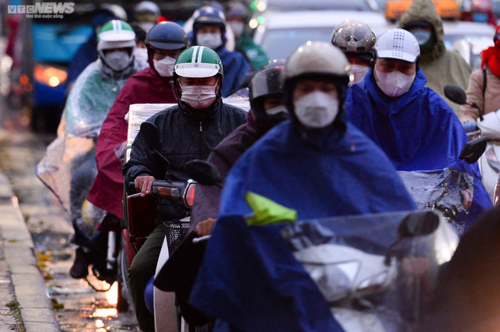 Dự báo thời tiết ngày 24/2: Không khí lạnh tràn về, miền Bắc chuyển mưa rét - 1