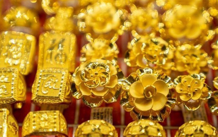 Giá vàng hôm nay 24/2: Đồng loạt giảm - 1
