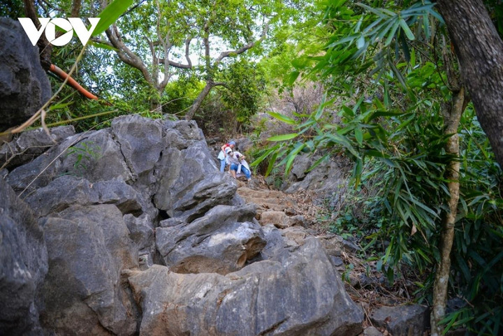 Vẻ tuyệt mỹ của núi Bài Thơ – danh thắng sắp mở cửa trở lại ở Hạ Long - 10