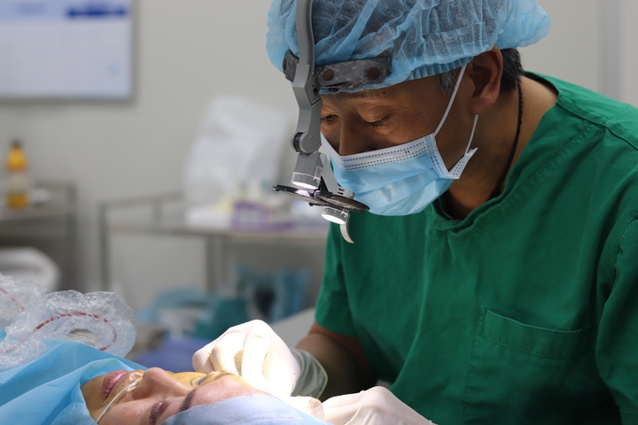 Nhấn mí và cắt mí hỏng gây nhiều biến chứng và làm thay đổi 'hồn mắt' - 2