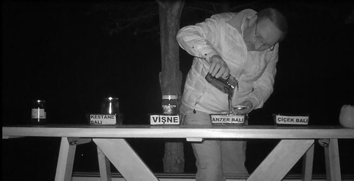 Từ kẻ trộm mật ong, chú gấu hoang được chủ nhà thuê luôn làm nhân viên thẩm định - 3