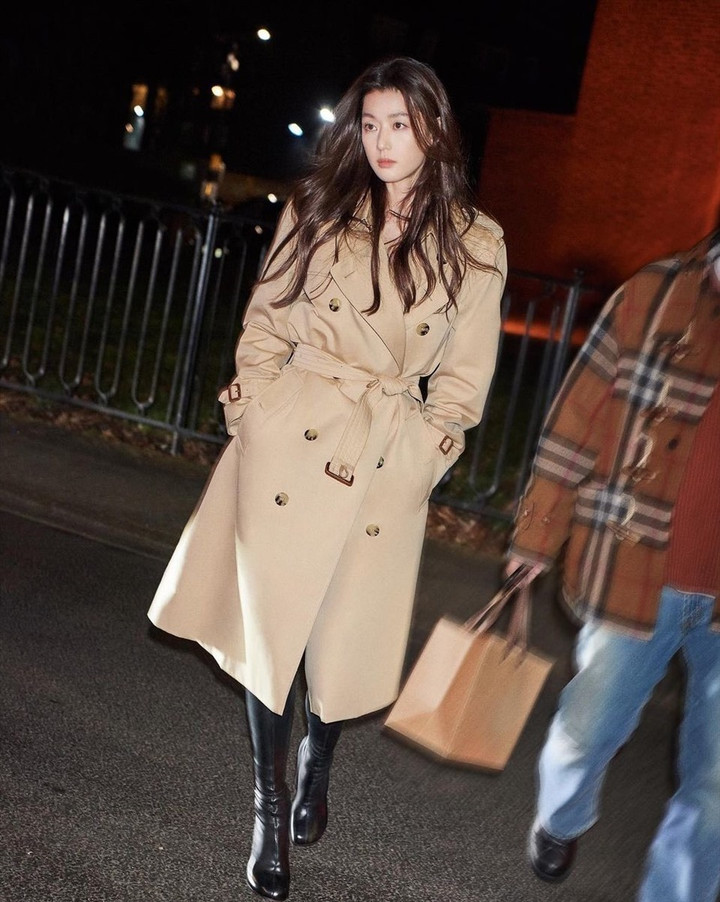 Ngất ngây nhan sắc 'một chín một mười' của Song Hye Kyo - Jun Ji Hyun ở tuổi 42 - 5