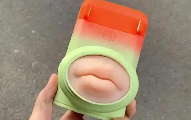 Máy hôn môi giúp gắn kết với người lạ giá 900 nghìn đồng - 2