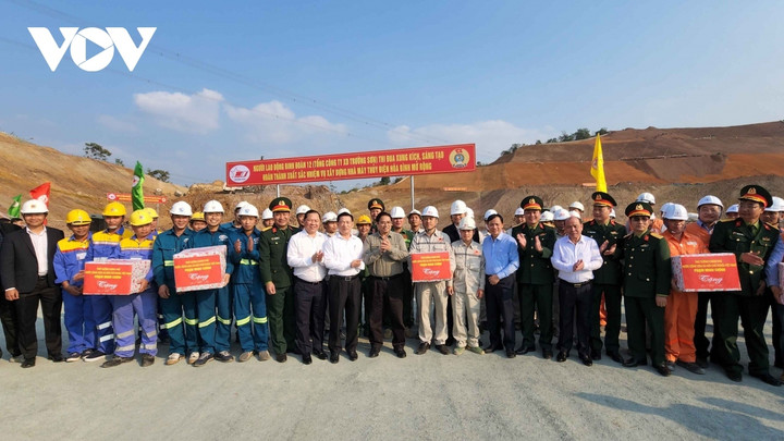 Thủ tướng thị sát dự án nhà máy thuỷ điện Hoà Bình mở rộng - 4