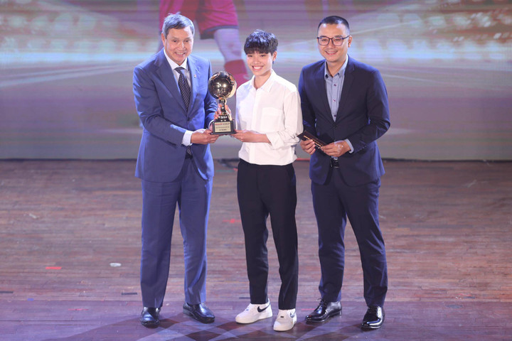 Trực tiếp trao giải QBV Việt Nam 2022: Huỳnh Như, Văn Quyết được vinh danh - 5