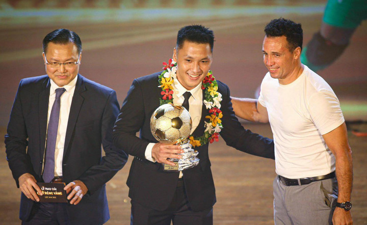 Trực tiếp trao giải QBV Việt Nam 2022: Huỳnh Như, Văn Quyết được vinh danh - 3