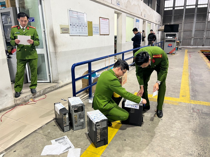 Bắt Giám đốc, Phó giám đốc và 3 nhân viên Trung tâm đăng kiểm 29-07D ở Hà Nội - 2