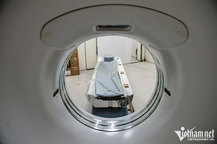 Cảnh tượng chưa từng thấy ở BV Chợ Rẫy: Còn 2 máy CT, bệnh nhân sang viện khác - 4