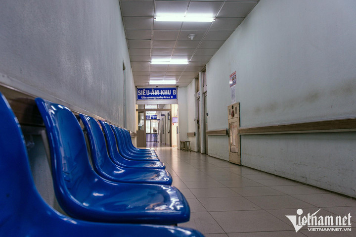 Cảnh tượng chưa từng thấy ở BV Chợ Rẫy: Còn 2 máy CT, bệnh nhân sang viện khác - 7