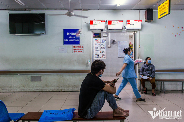 Cảnh tượng chưa từng thấy ở BV Chợ Rẫy: Còn 2 máy CT, bệnh nhân sang viện khác - 14