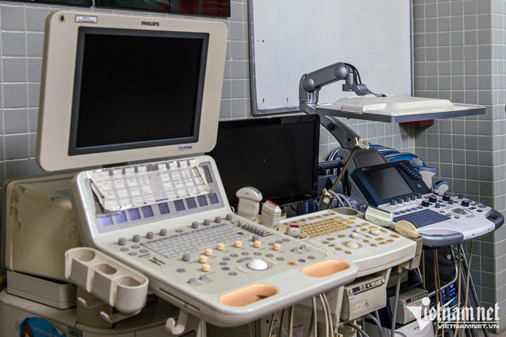 Cảnh tượng chưa từng thấy ở BV Chợ Rẫy: Còn 2 máy CT, bệnh nhân sang viện khác - 6