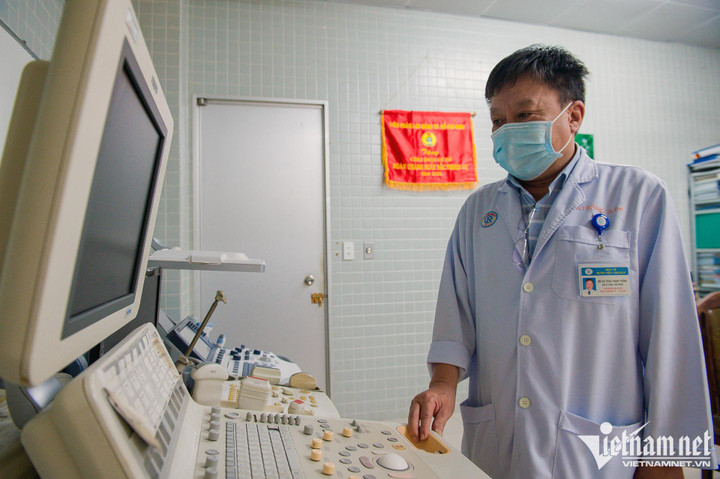 Cảnh tượng chưa từng thấy ở BV Chợ Rẫy: Còn 2 máy CT, bệnh nhân sang viện khác - 5