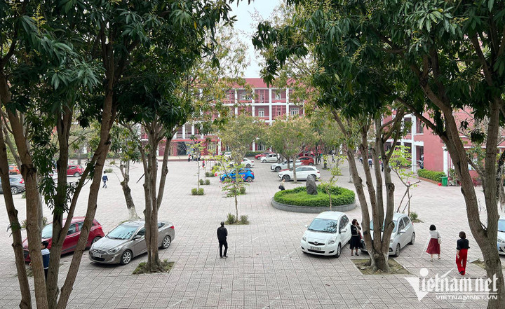 Cô giáo bắt học sinh đứng 45 phút vì mâu thuẫn tiền 'tài trợ giáo dục' - 2