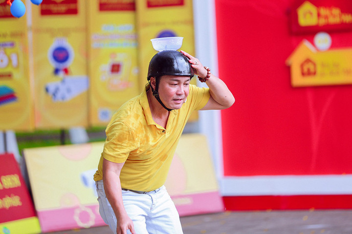 Lý Hùng: 'U60, tôi vẫn tự tin đóng cặp với các bạn diễn nữ trẻ tuổi' - 2