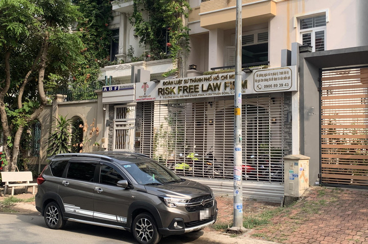 Cảnh sát thu giữ nhiều thùng tài liệu tại nơi ở của bà Hàn Ni - 5