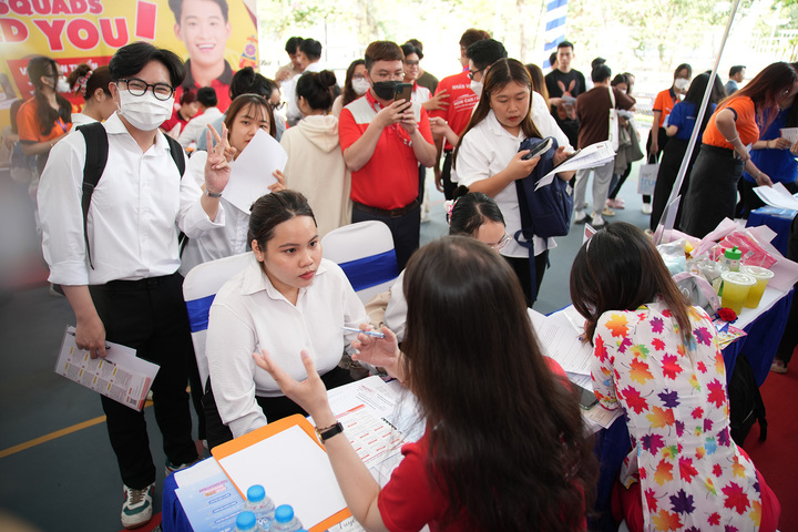 Nhà tuyển dụng đưa gần 5.000 việc làm đến trường ‘săn’ sinh viên ngành Kinh tế - 1