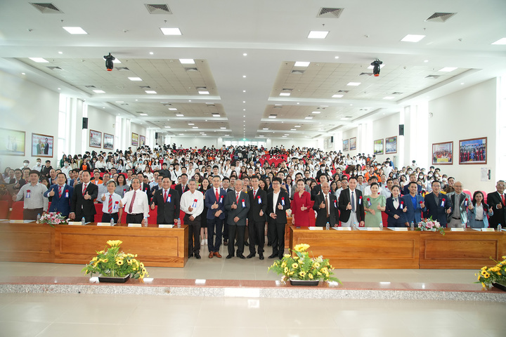 Nhà tuyển dụng đưa gần 5.000 việc làm đến trường ‘săn’ sinh viên ngành Kinh tế - 2