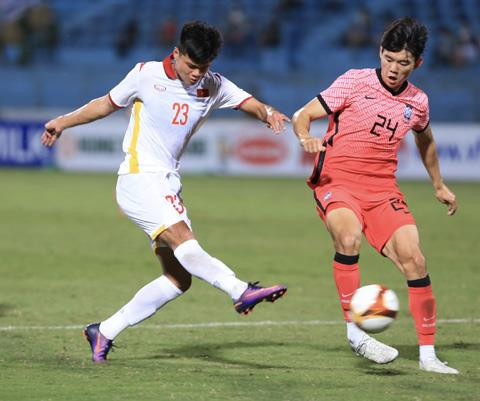 Hé lộ những cầu thủ Việt Nam đầu tiên được HLV Troussier triệu tập - 1