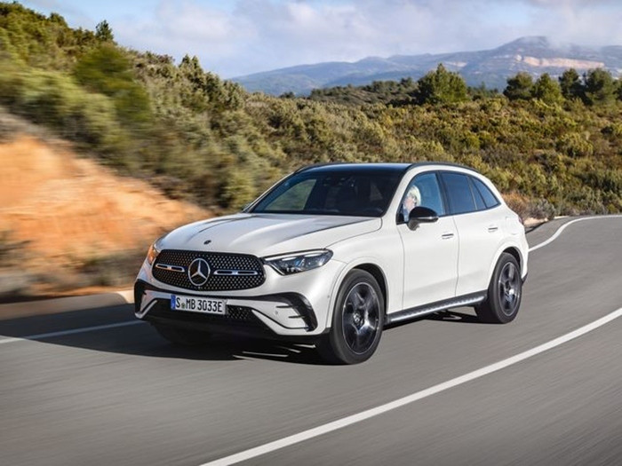 Những mẫu ô tô đang giảm giá hàng trăm triệu đồng ở Việt Nam - 1