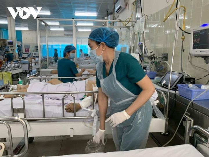 Lặng thầm nghề hộ lý nơi hành lang bệnh viện - 2