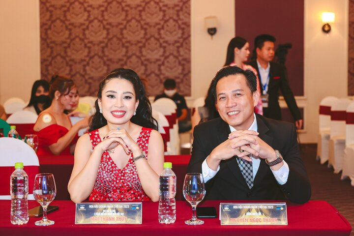 Ngọc Hân chấm thi Hoa hậu Doanh nhân thời đại - 2