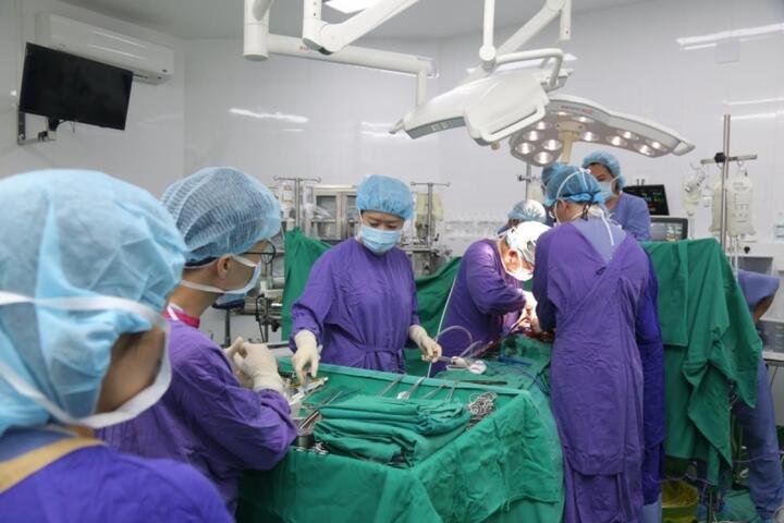 Bệnh viện Chợ Rẫy và Việt Đức trắng đêm nỗ lực ghép tạng xuyên Việt - 3