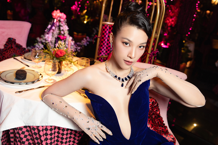 MC Hoàng Oanh đọ sắc cùng đương kim Miss Universe - 5