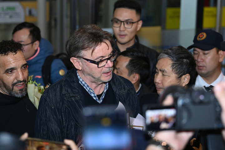 HLV Troussier nhậm chức, quyết tâm đưa tuyển Việt Nam dự World Cup - 8