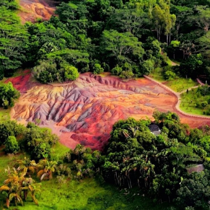 Vùng đất cầu vồng độc đáo - thiên đường có thật của đảo quốc Mauritius bé nhỏ - Ảnh 1.