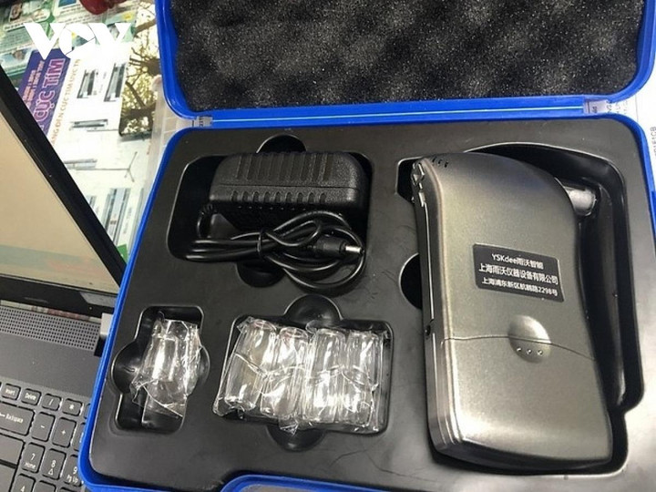 Hà Nội: Nhiều người sử dụng máy đo nồng độ cồn không rõ nguồn gốc - 2