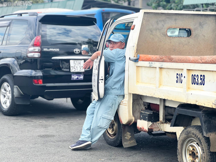 TP.HCM: Đặt lịch qua app đăng kiểm trước, tới nơi tài xế vẫn phải xếp hàng chờ - 5