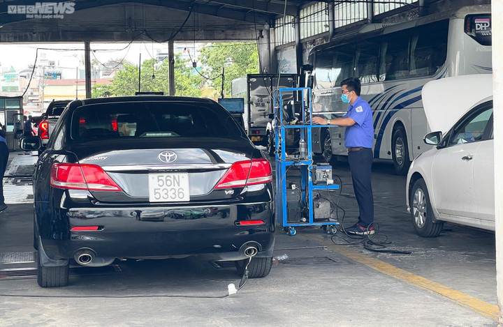 TP.HCM: Đặt lịch qua app đăng kiểm trước, tới nơi tài xế vẫn phải xếp hàng chờ - 6