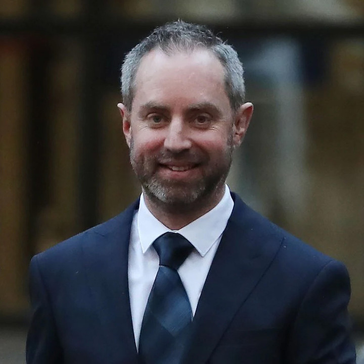 Người đàn ông bị vợ đánh suốt 20 năm, luôn phải trang điểm để che dấu vết - 2